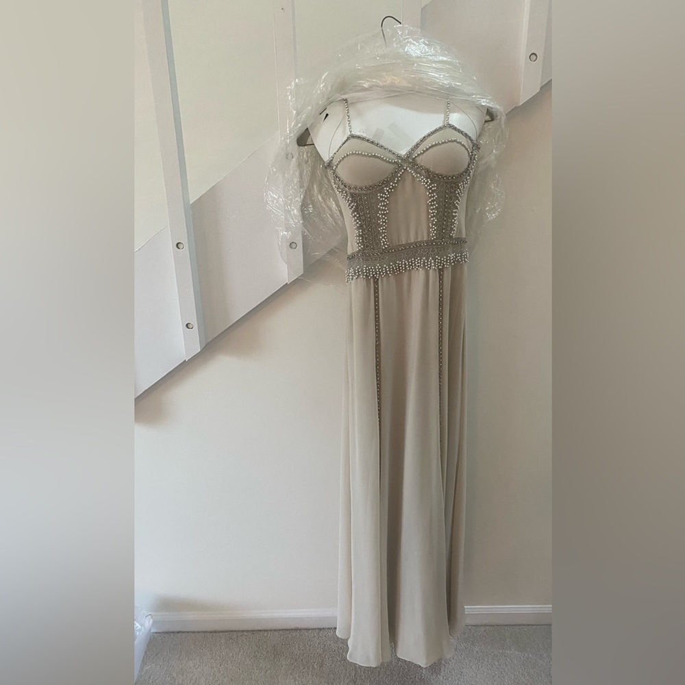 Stunning cream color with pearls MIGNON dress. Size 6. Worn once.